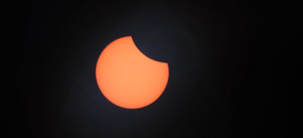 Imagen El eclipse solar parcial, observado desde la UPCT